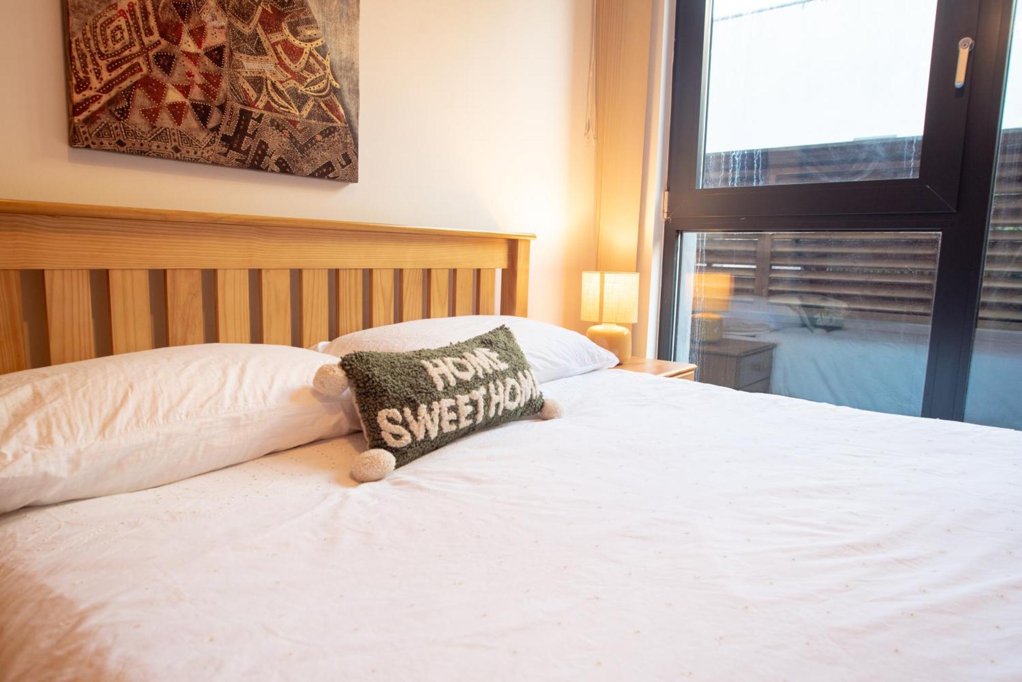 Two-Bedroom Luxury Apartment With Workspace, Free Secure Parking & Coffee Birmingham Eksteriør bilde