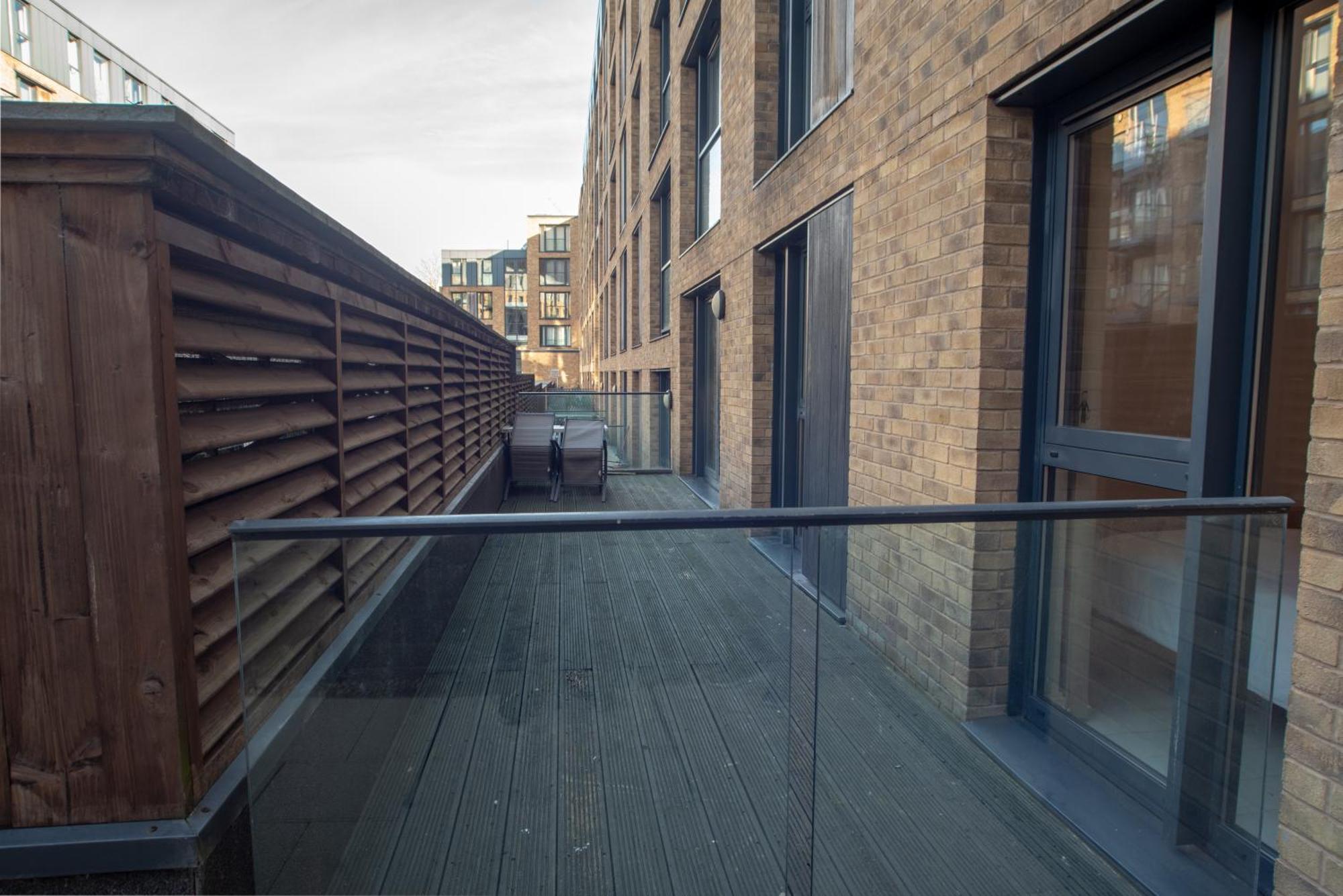 Two-Bedroom Luxury Apartment With Workspace, Free Secure Parking & Coffee Birmingham Eksteriør bilde