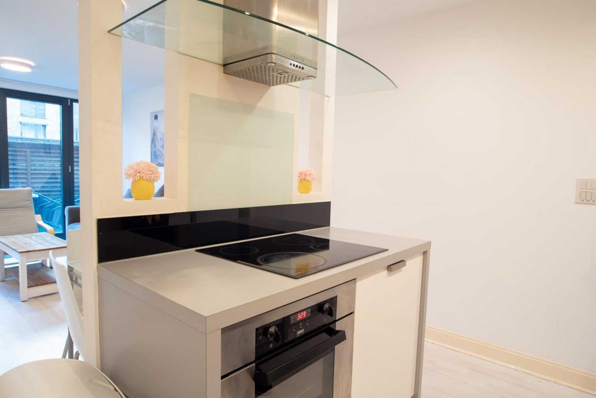 Two-Bedroom Luxury Apartment With Workspace, Free Secure Parking & Coffee Birmingham Eksteriør bilde