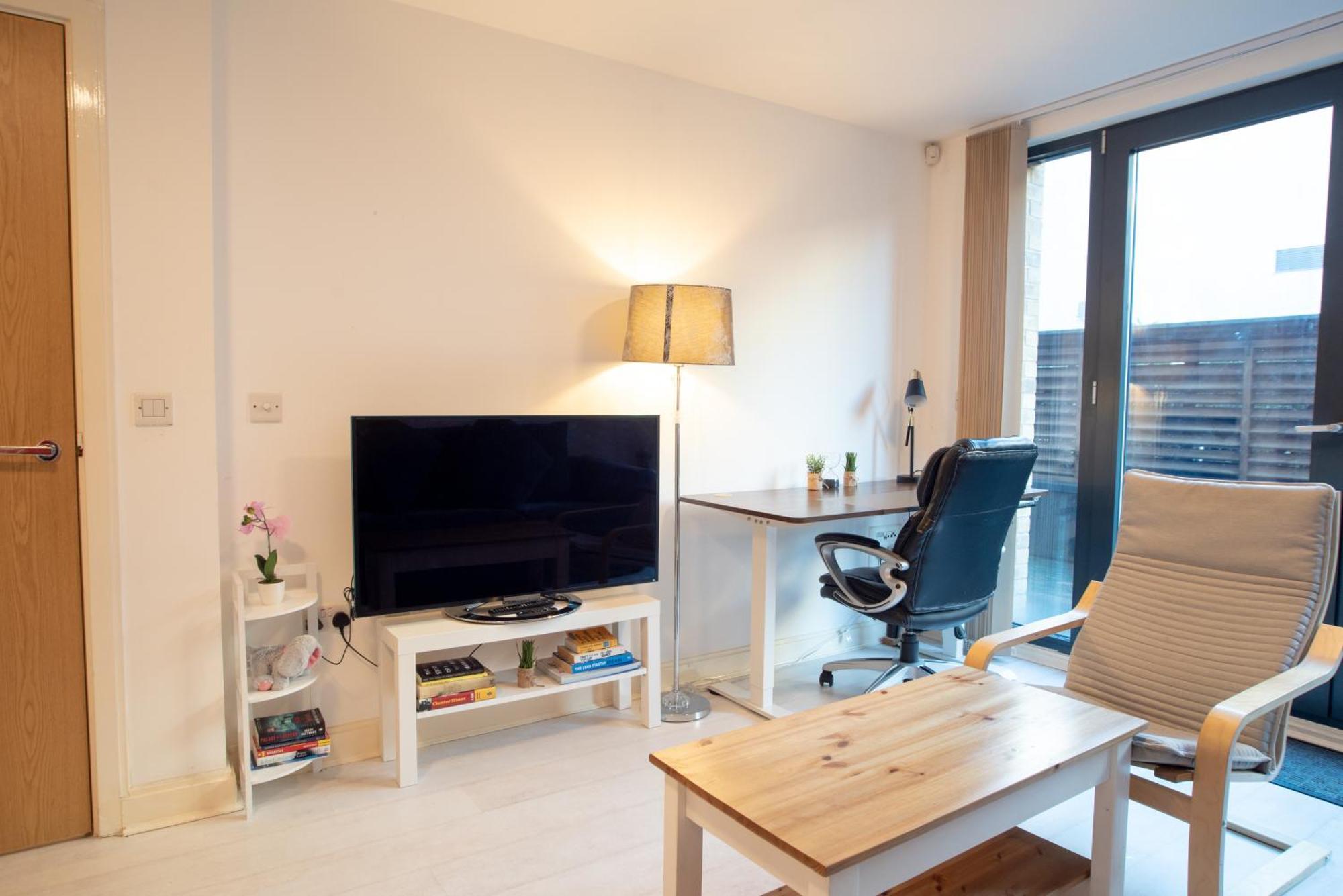 Two-Bedroom Luxury Apartment With Workspace, Free Secure Parking & Coffee Birmingham Eksteriør bilde